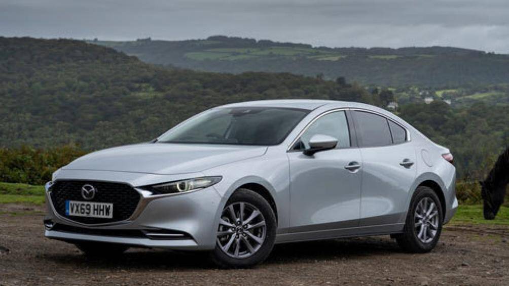 8. Mazda 3 2020 (giá khởi điểm: 21.500 USD)