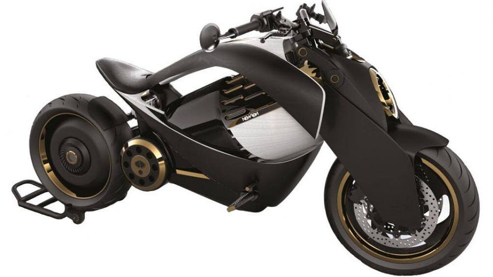 Phuộc trước cũng có thiết kế đáng chú ý, nhưng bị các tấm ốp gỗ che kín. Vành bánh xe có thiết kế kiểu cánh tua-bin và do Rotobox phát triển độc quyền