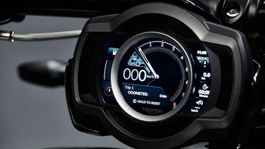 Ngoài ra, còn có gói option bổ sung tính năng với smartphone, dẫn đường bằng Google, điều khiển GoPro