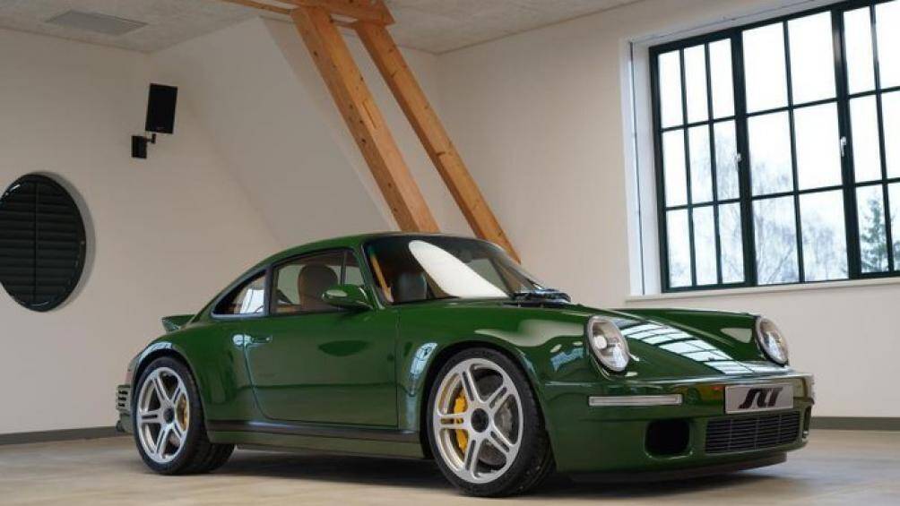 Hai năm sau khi RUF SCR được ra mắt tại Geneva Motor Show 2018, thương hiệu Đức vừa hoàn thành sản xuất chiếc SCR bản thương mại đầu tiên