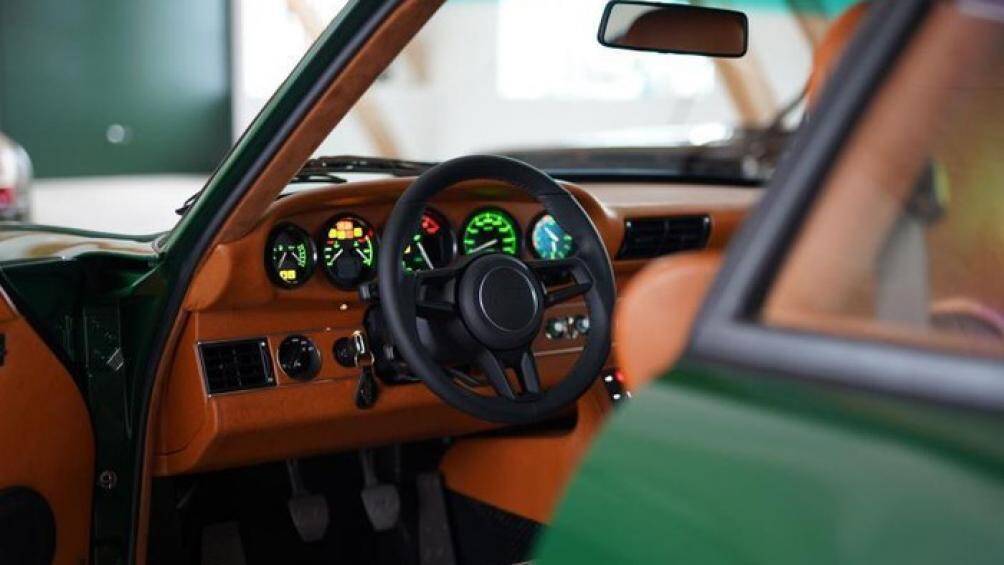 SCR thế hệ mới được dựng lên từ khung gầm monocoque "hàng thửa" do chính RUF thiết kế