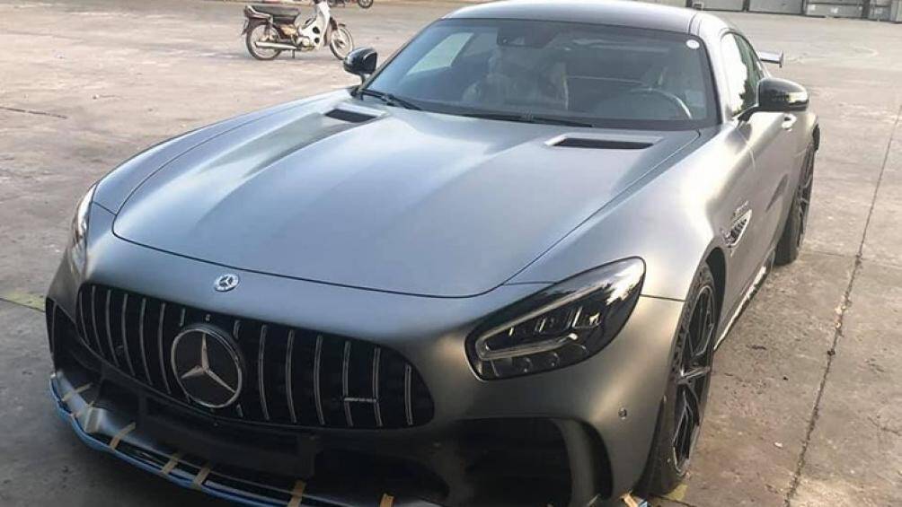 Mới đây, trên mạng xã hội xuất hiện hình ảnh một chiếc siêu xe Mercedes-AMG GT R thuộc diện độc nhất vô nhị tại Việt Nam