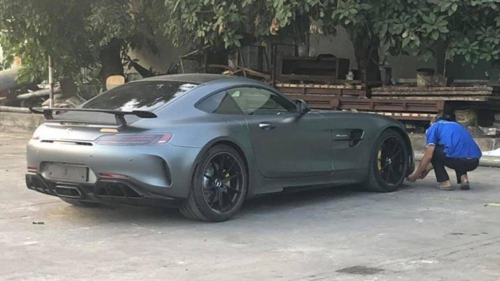 Sự có mặt của siêu xe Mercedes-AMG GT R sẽ giúp cho bộ sưu tập xe Mercedes-AMG GT tại Việt Nam trở nên đa dạng và ấn tượng hơn rất nhiều