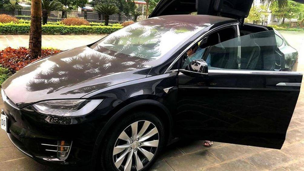 Chiếc Tesla Model X hàng độc mới về Việt Nam có gì đặc biệt?