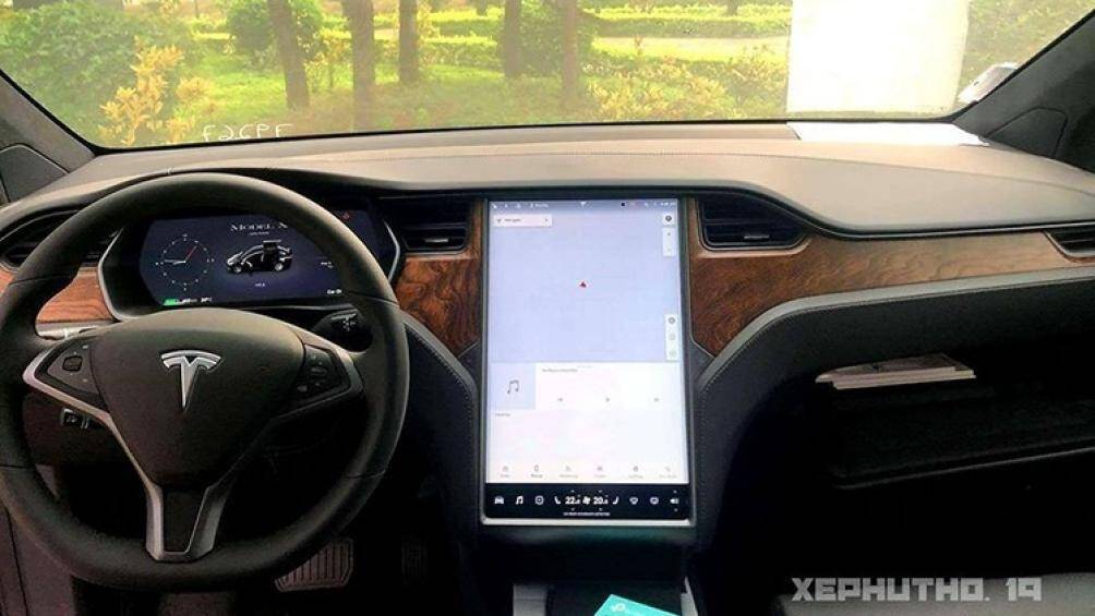 Chỉ với cụm pin 100 kWh cũng đủ giúp xe có thể hoàn thành quãng đường dài 289 miles, tương đương 542 km rồi mới phải sạc lại đầy trở lại