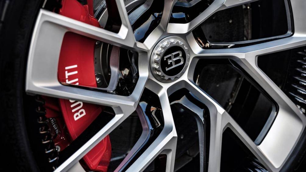 Bugatti sử dụng những vật liệu siêu nhẹ để làm cần gạt mưa, các thanh cân bằng làm từ sợi carbon… giúp Centodieci nhẹ hơn Chiron khoảng 20 kg