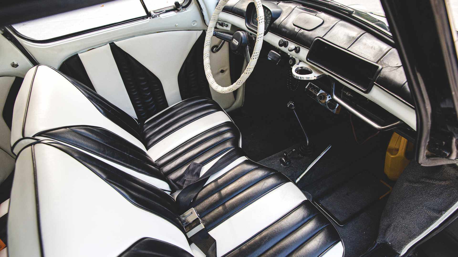 Xe chỉ bao gồm có 2 chỗ ngồi