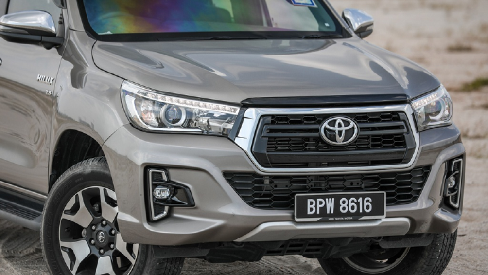 Mặt ca-lăng phía trước nay đã hiện đại và cơ bắp hơn, phù hợp với xu hướng thiết kế của các mẫu bán tải ngày nay