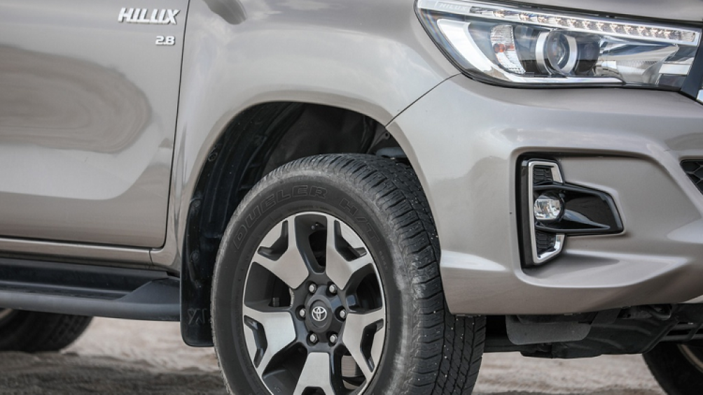 Hệ thống treo trên mẫu xe bán tải Toyota Hilux thế hệ mới vẫn được giữ nguyên như thế hệ cũ