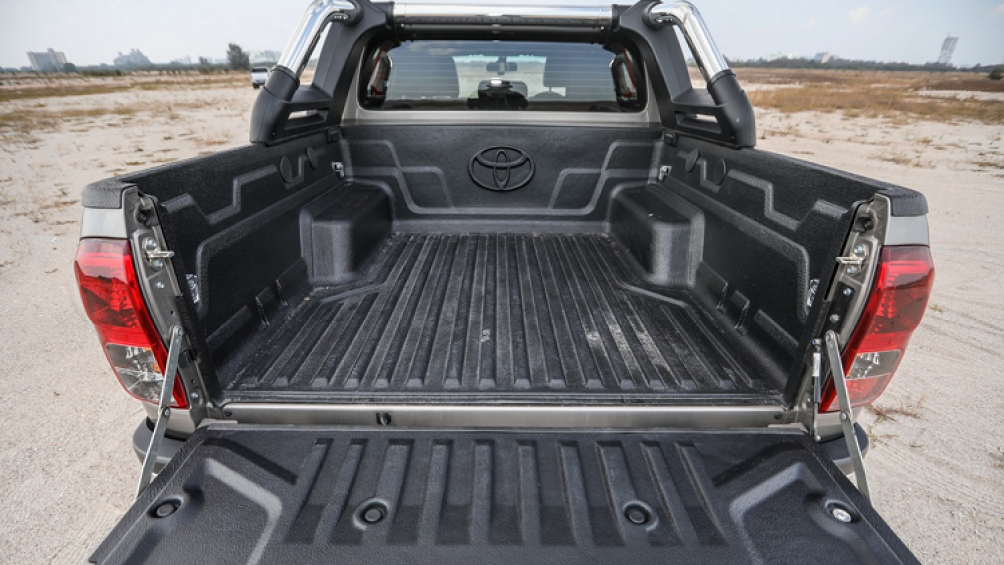 Hệ thống hỗ trợ người lái Toyota Safety Sense sẽ được trang bị trên tất cả phiên bản Hilux thế hệ mới