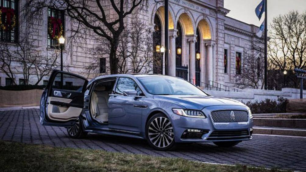 Lincoln đã chính thức mang về những cánh cửa kiểu như xe Roll-Royce và sử dụng trên phiên bản giới hạn của mẫu Continental