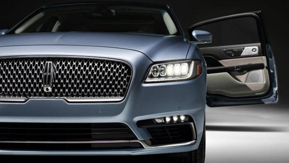 Khối động cơ xăng của xe có dung tích 3.0L tăng áp kép độc quyền, cho công suất tối đa đạt 400 mã lực và mô-men xoắn 542 Nm