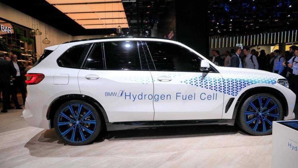 BMW cũng tiết lộ "gia đình" xe điện của hãng sẽ có tổng cộng 25 mẫu khác nhau vào năm 2023