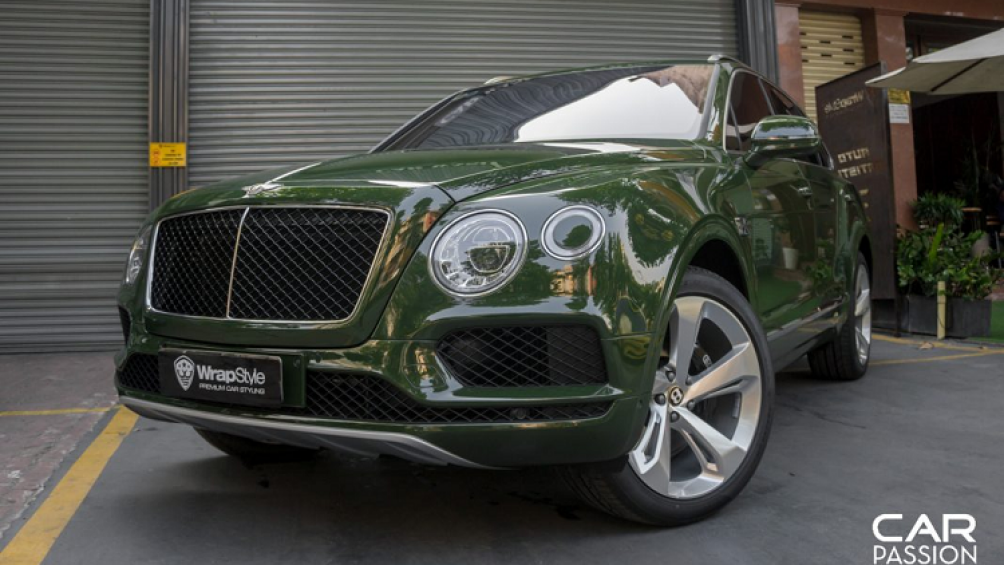 Quá trình thi công dán keo PPF cho chiếc Bentley Bentayaga V8 đặc biệt này được diễn raở một garage tại TP. Hồ Chí Minh
