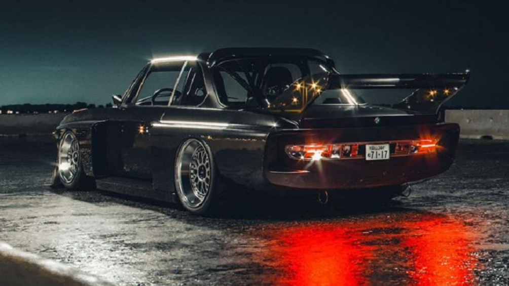 Khoảng sáng gầm xe được hạ thấp tối đa giúp xe chạy ở vân tốc cao được ổn định và bớt lực cản