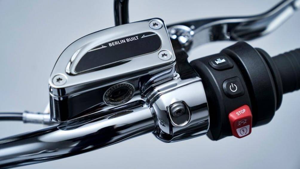 Xe cũng có 3 chế độ lái khác nhau: Rain (đường mưa), Roll (đường cuộn) và Rock (đường sỏi đá)