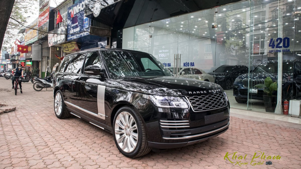 Range Rover Autobiography LWB là phiên bản trục cơ sở dài không được phân phối chính hãng nên người dùng thường tìm đến hình thức nhập khẩu tư nhân