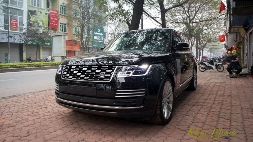 Range Rover Autobiography LWB 2020 mới sở hữu ngoại hình hầm hố với những đường nét thiết kế đậm phong cách quý tộc Anh
