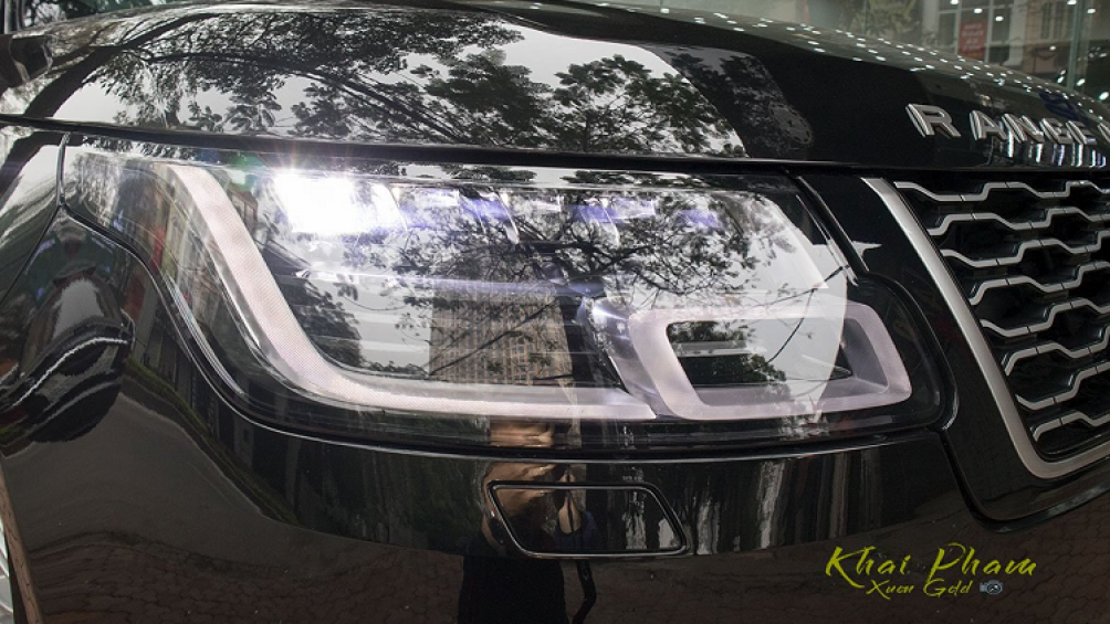 Gương chiếu hậu của xe tích hợp camera lề, đèn xi-nhan LED cùng những tính năng như chỉnh/gập điện, sấy gương, chống chói...