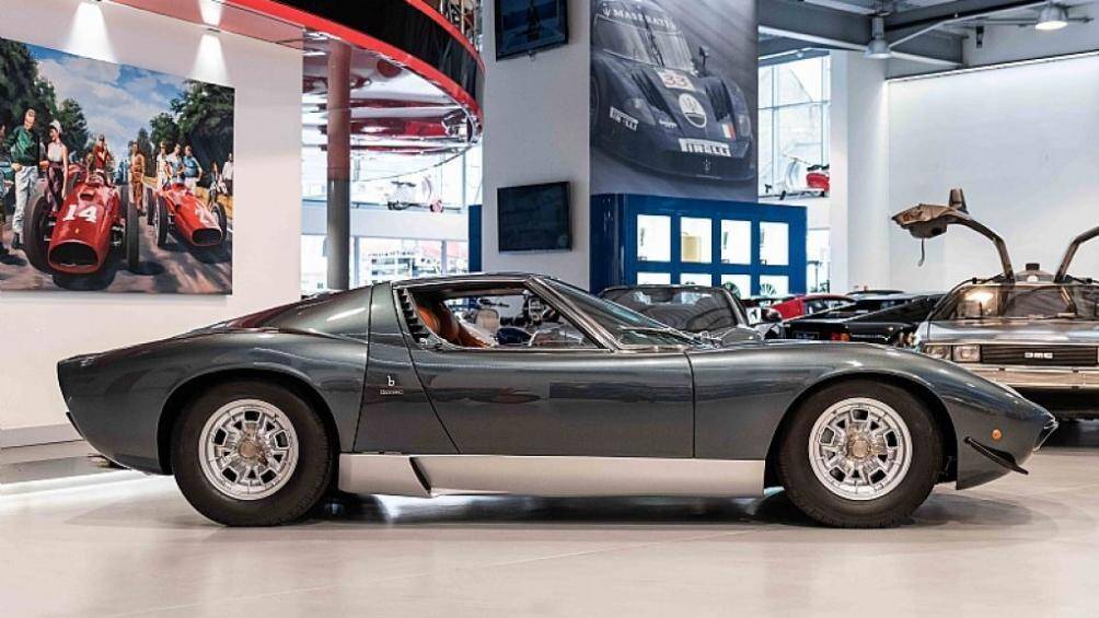 Theo Carscoops, chiếc Lamborghini Miura SV danh giá vì từng thuộc sở hữu của Hoàng gia Ả Rập Xê-út có giá bán 2,6 triệu bảng Anh (khoảng 75 tỷ đồng)