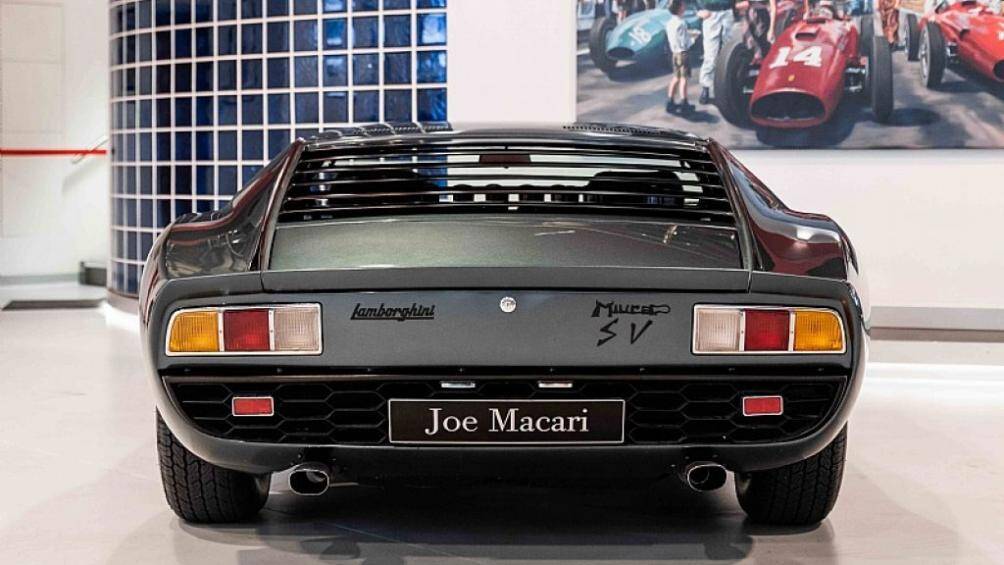 Điểm thú vị là sau khi phục hồi, Lamborghini Miura SV được sơn lại màu xám kim loại Metallic Grey