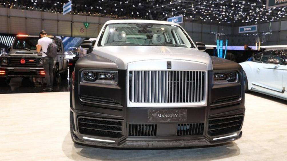 Xe được trang bị lốp 295/30 và la zăng 24 inch nhìn khá vừa vặn với vòm bánh xe cũng được độ rộng thêm