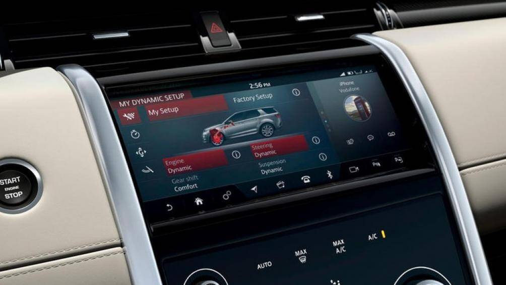 Discovery Sport 2020 còn đi kèm với công nghệ ‘ClearSight Ground View’ giúp cung cấp tầm nhìn 180 độ về khu vực bên dưới chiếc xe