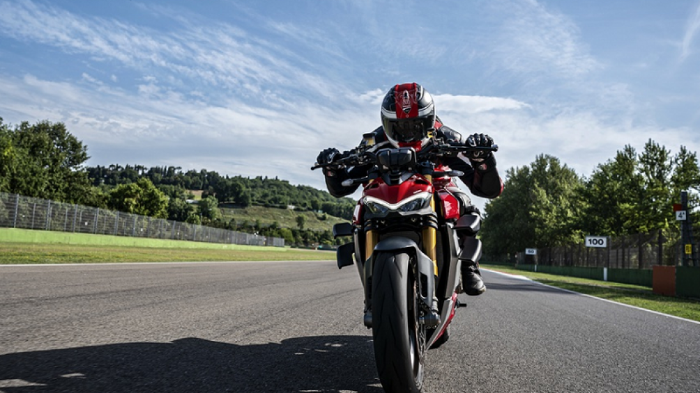 Điểm quan trọng nhất trên chiếc Streetfighter V4 và V4 S và khối động cơ V4 Desmosedici Stradale dung tích 1.103 cc