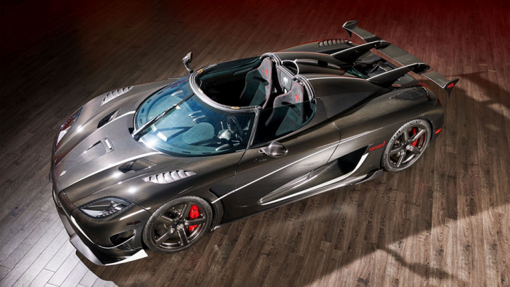 Lần đầu tiên xuất hiện tại triển lãm Geneva Motor Show 2015, Agera RS là phiên bản hiệu suất cao của dòng siêu xe Koenigsegg Agera R