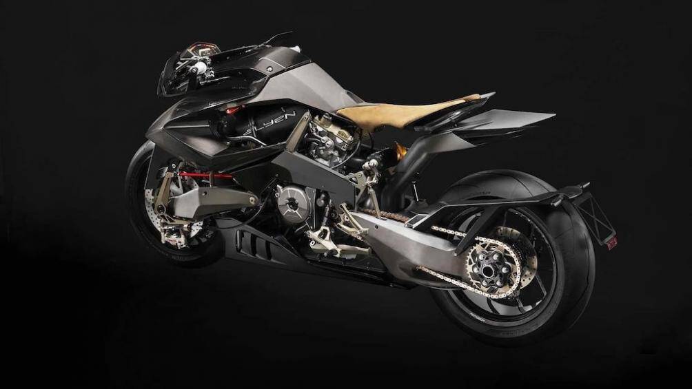 Đi kèm với lốp trước loại 120 / 70ZR-17 và lốp sau loại 200 / 60ZR-17