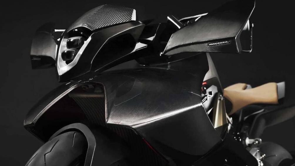 Chiếc siêu mô tô Vyrus Alyen sở hữu bộ vỏ carbon màu đen trông như một người ngoài hành tinh bao quanh động cơ Ducati