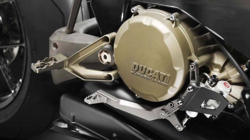Vyrus Alyen được trang bị động cơ Ducati Diavel 1260, mang tới công suất tối đa là 205 mã lực tại 10,250 vòng/phút