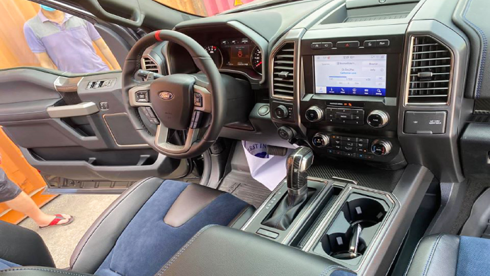 Ford F-150 Raptor sử dụng động cơ V6 dung tích 3.5L tăng áp kép (Twin-turbo) EcoBoost cho công suất tối đa 450 mã lực tại 3.500 vòng/phút