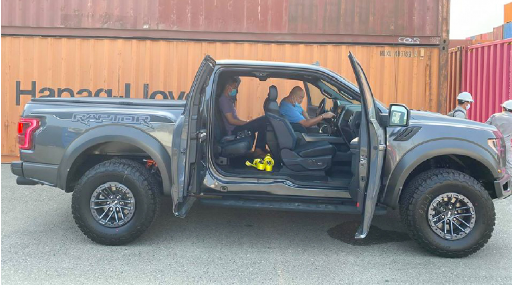 Chiếc Ford F-150 Raptor bản SuperCab về Việt Nam thuộc phiên bản 2020 mới nhất với nhiều nâng cấp tại hệ thống kiểm soát, hệ thống treo