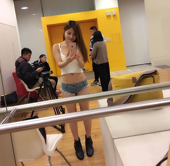 Quần short là item thời trang quen thuộc được Tiểu Đào sử dụng trong nhiều buổi chụp