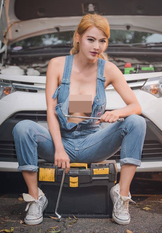 Lookchin sở hữu hơn 600.000 fan trên các trang mạng xã hội nhờ vẻ ngoài thu hút cùng phong cách thời trang gợi cảm