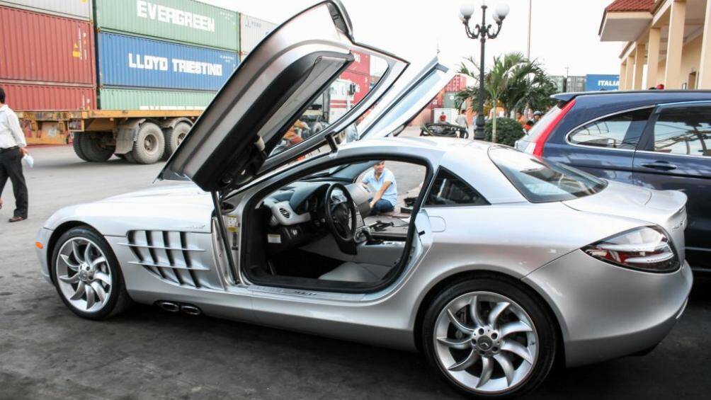 Bộ cửa cánh bướm chắc chắn là nét nổi bật không thể không nhắc đến trên SLR McLaren
