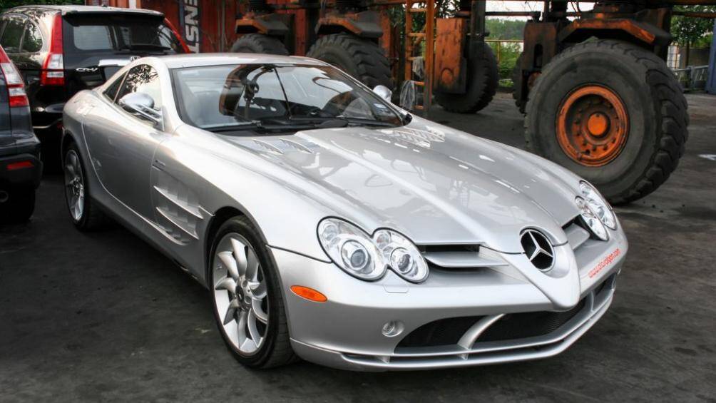 Cụm đèn pha kép chính là điểm nhấn cho phần đầu xe, cụm đèn sương mù đặt ngang với các hốc gió phía dưới