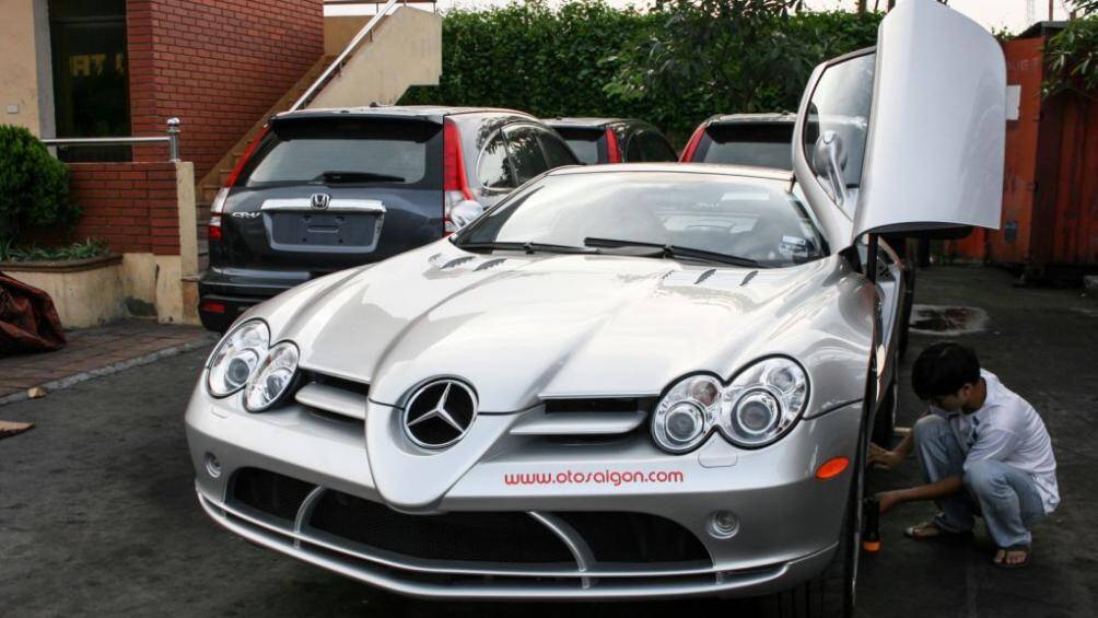 Vì vậy mà những ai đam mê siêu xe tại Việt Nam rất khó có cơ hội để chiêm ngưỡng "Mũi tên bạc" trên đường phố