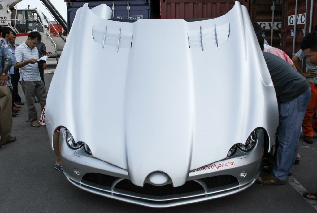 SLR McLaren được trang bị nắp ca-pô mở ngược khá thú vị