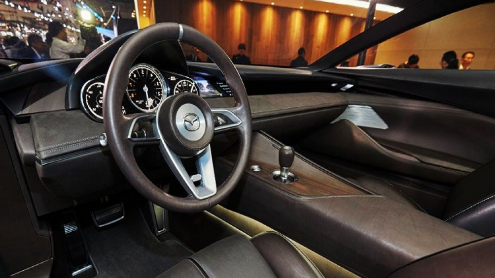 Bên trong mẫu xe concept này là không gian nội thất 4 chỗ. Dự đoán, Mazda6 2023 sẽ thực dụng hơn với nội thất 5 chỗ