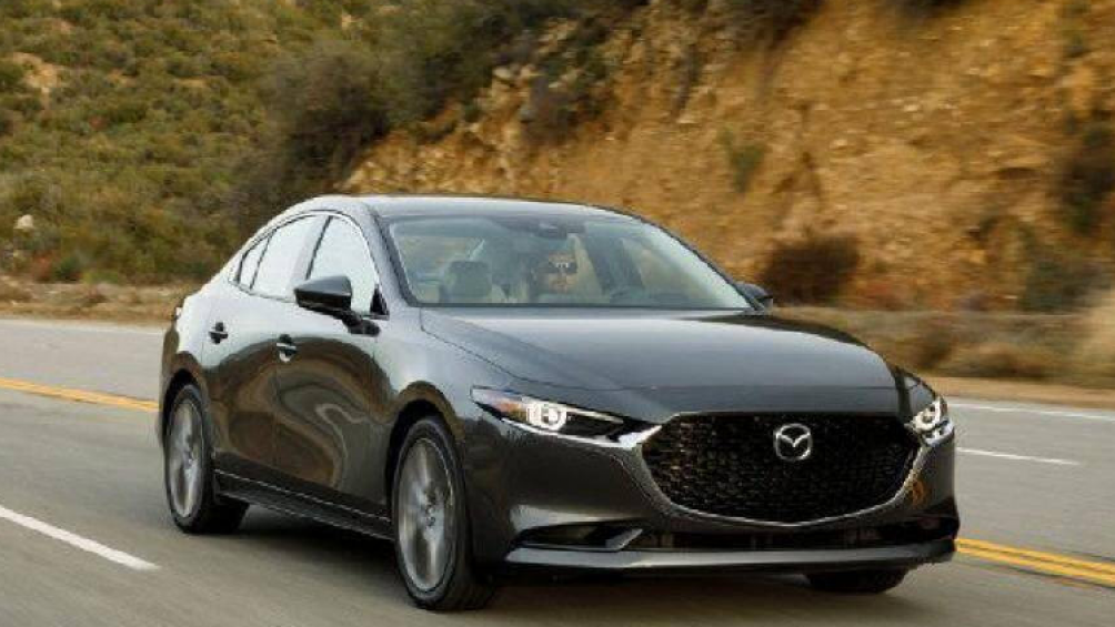 Cũng theo Car&Driver, mẫu sedan cỡ trung này sẽ được trang bị động cơ Skyactiv-X 6 xi-lanh thẳng hàng và hệ thống mild hybrid 48 V