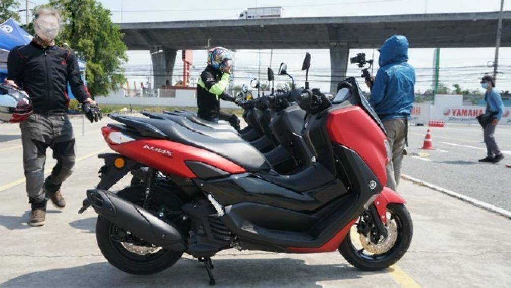Tuy nhiên các nhà sản xuất vẫn không quên khuấy động thị trường với việc trình làng các sản phẩm mới của mình