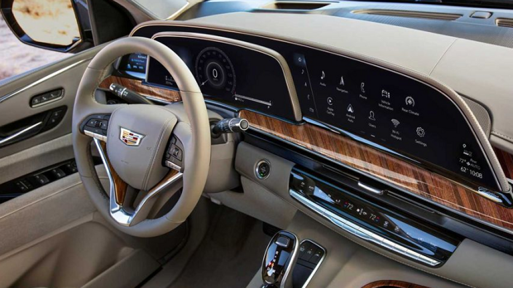 Trong khi đó, đối với động cơ xăng thì mô-men xoắn tối đa là 4100 vòng / phút