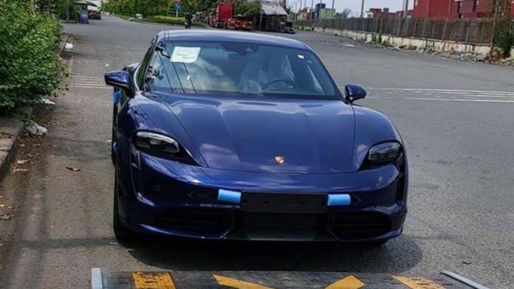 Sau hơn nửa năm kể từ lần đầu ra mắt thế giới, chiếc Porsche Taycan đầu tiên đã có mặt tại Việt Nam