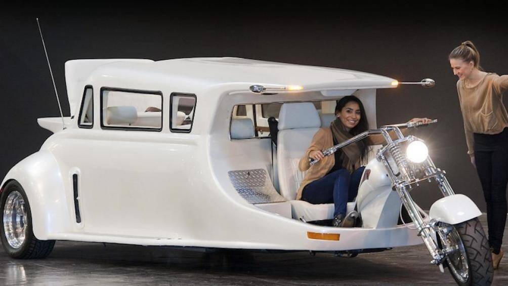 Nhìn từ trước nó là một chiếc Harley, còn nhìn từ phía sau đích thực là một chiếc ô tô, vào bên trong thì nó là một chiếc limousine hạng sang với 7 chỗ ngồi