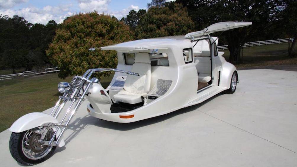 Không có nhiều thông tin về chiếc xe này và chúng ta chỉ biết được rằng nó được làm lại từ một chiếc mô tô Harley Davidson