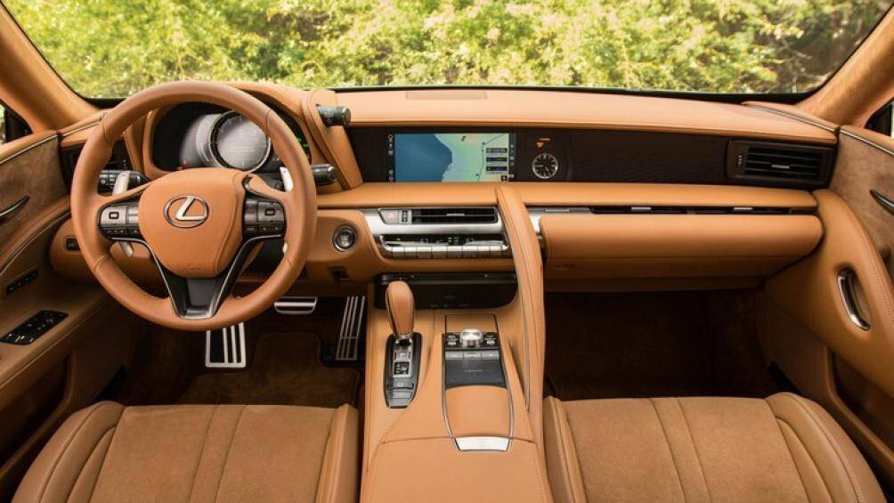 Khoang nội thất của xe sẽ được nâng cấp màn hình giải trí trung tâm kích thước 10,3 inch, hỗ trợ thêm kết nối Android Auto và cả Apple Carplay