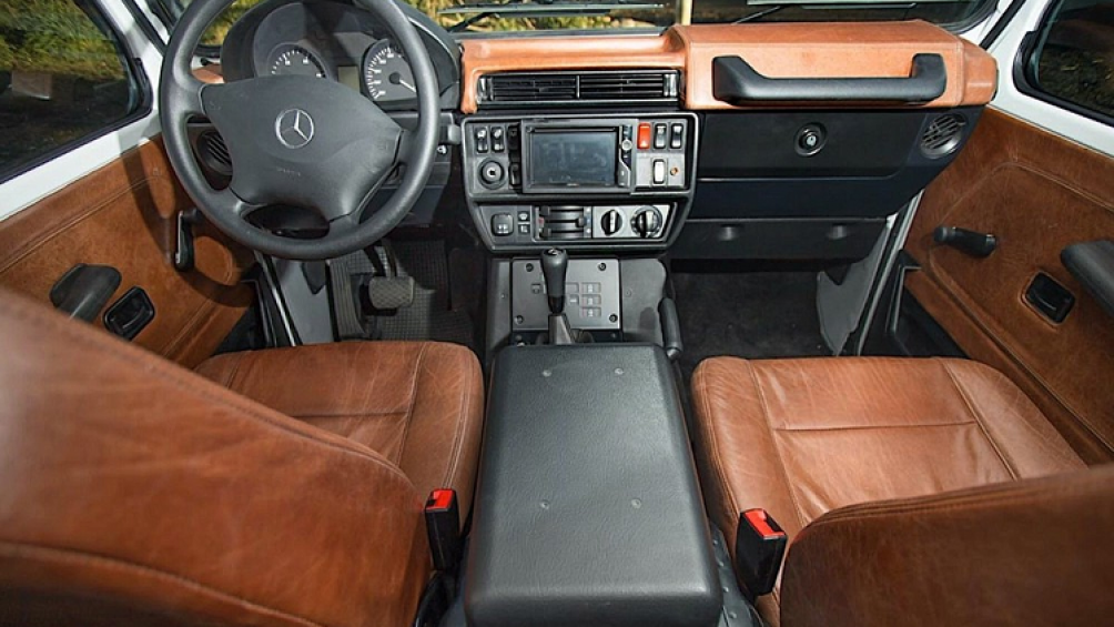 Chúng mang tới hình ảnh ở phía sau, bên sườn, cả phía trước và được hỗ trợ bởi một dàn đèn khẩn cấp trên nóc xe