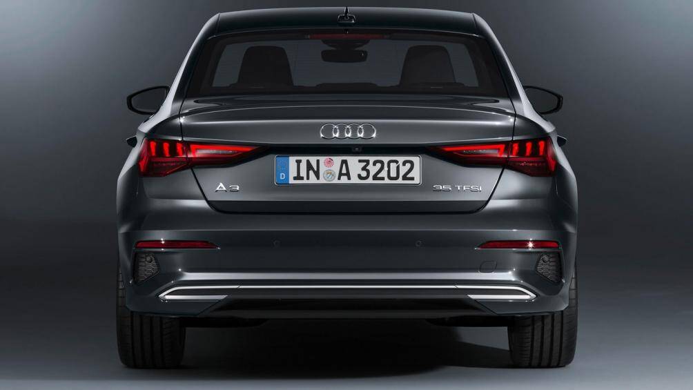 Audi A3 mới thiết kế đi kèm lưới tản nhiệt lớn hơn, đèn pha được thiết kế lại, đồng thời chắn bùn lớn hơn